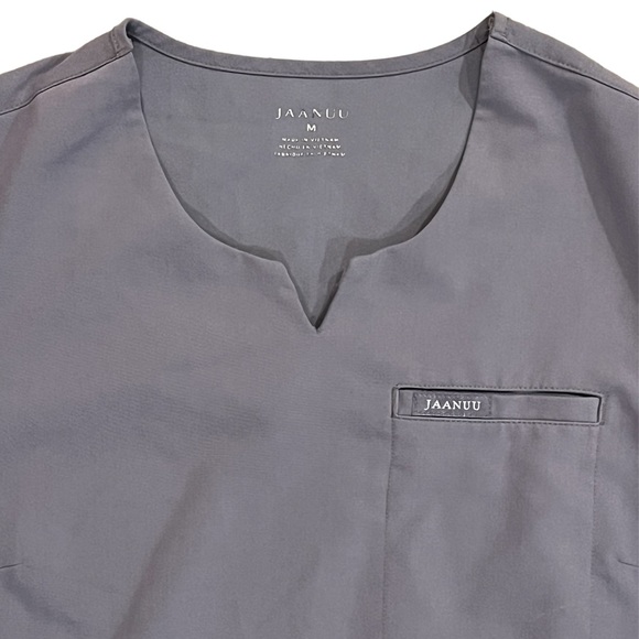 Jaanuu • 3-Pocket Notched Scrub Top Light Gray - M - Picture 7 of 12